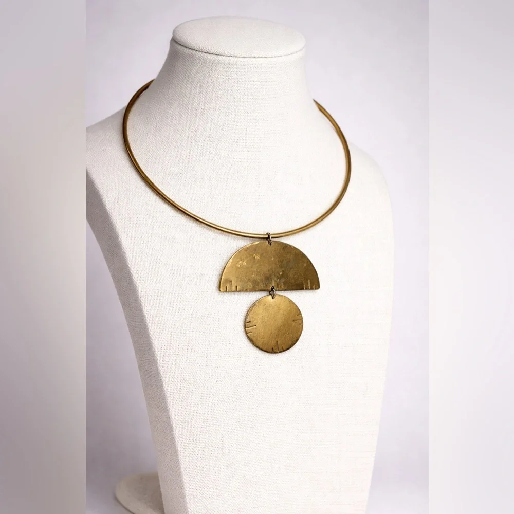 Artisan Brass Collar Necklace – Minimalist Geometric Jewelry